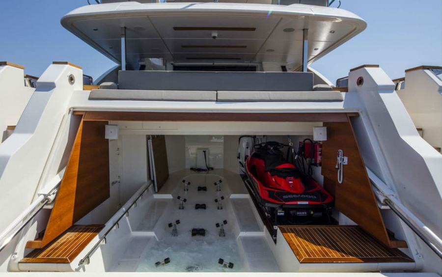 Custom Line Navetta 33